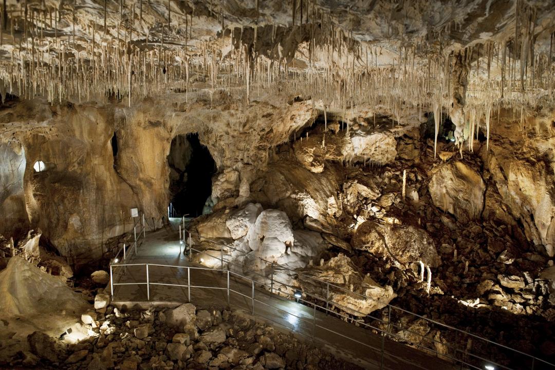 Pohled do jedné z Javoříčských jeskyní – tip na podzimní výlet